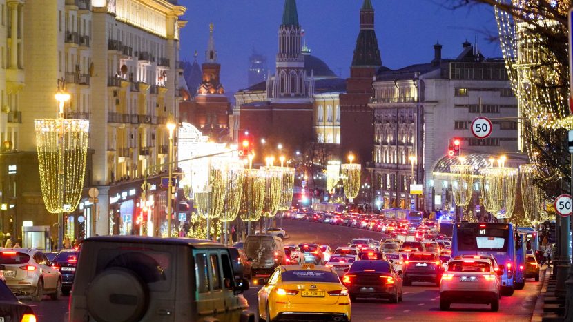 Сервисы такси прогнозируют пик спроса в Москве в новогодние праздники
