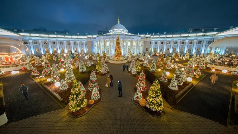 Поликлиники и больницы впервые украсили к Новому году
