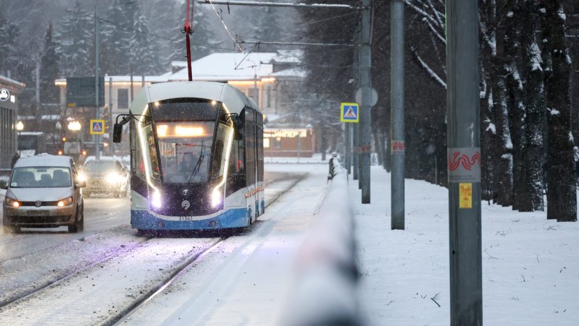 Из‑за снегопада в Москве скорректировали работу наземного транспорта