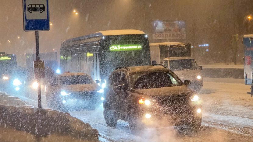 Городские службы ликвидируют последствия мощного снегопада