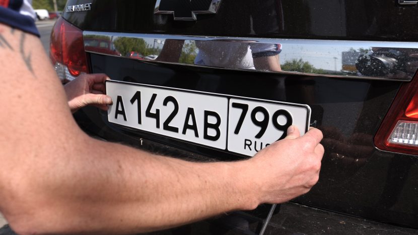 В России могут появиться зеленые и бирюзовые номера для электромобилей и беспилотников