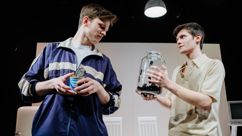 Фестивальные хиты Архангельского драмтеатра покажут в Москве в январе