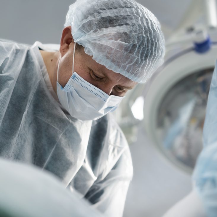 Врачи восстановили лицо упавшему со снегохода мужчине