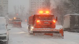 Городские службы Москвы работают в усиленном режиме из-за снегопада