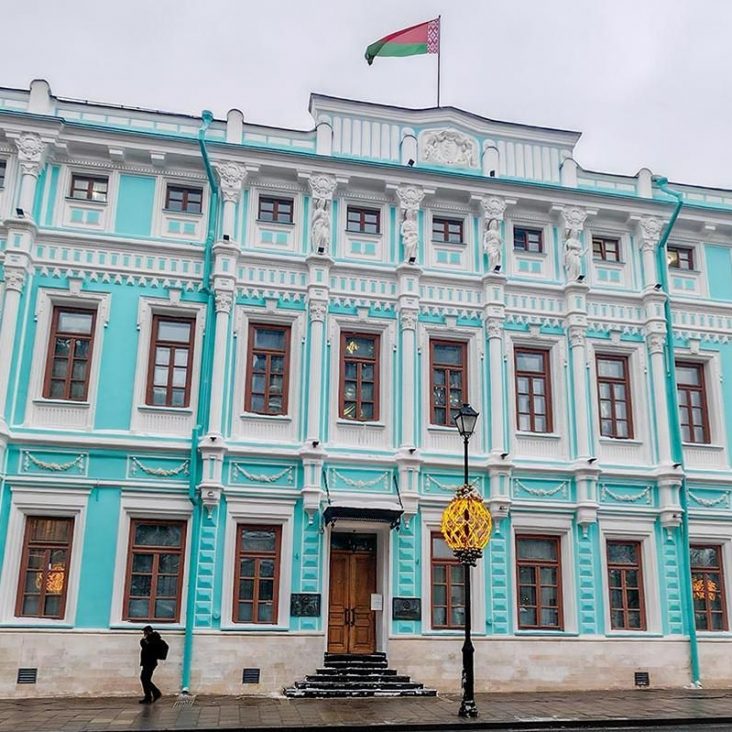 Фасады здания посольства Республики Беларусь отреставрировали в центре Москвы