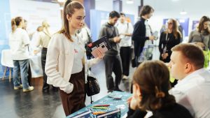 От карьерных консультаций до курсов: как Москва помогает начинающим специалистам