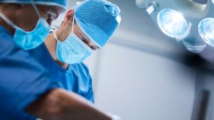 Столичные хирурги впервые провели полностью роботическую операцию на сердце