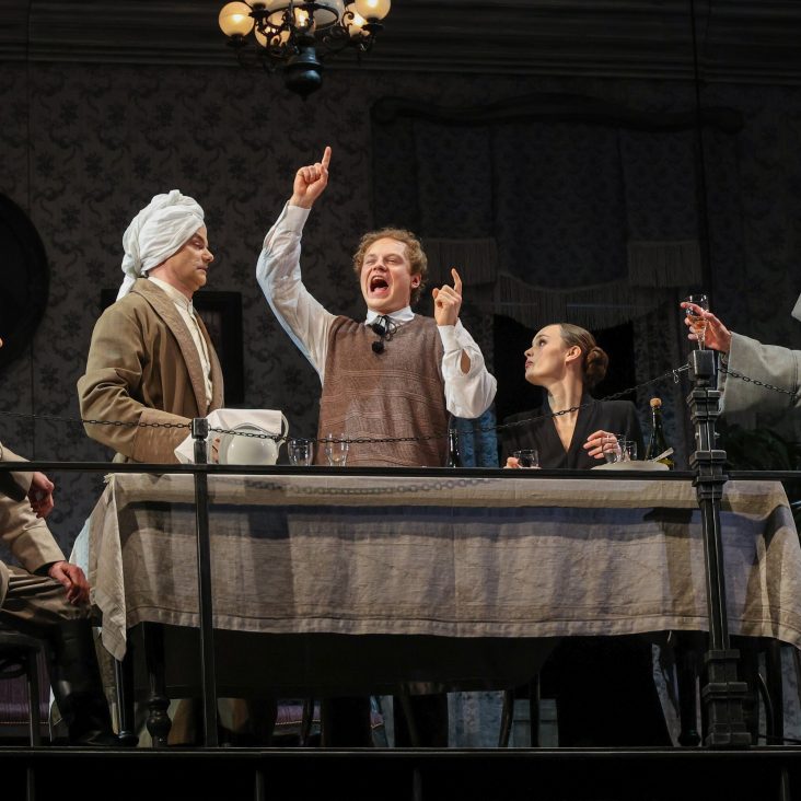 Спектакль "Белая гвардия" поставили на исторической сцене Малого театра