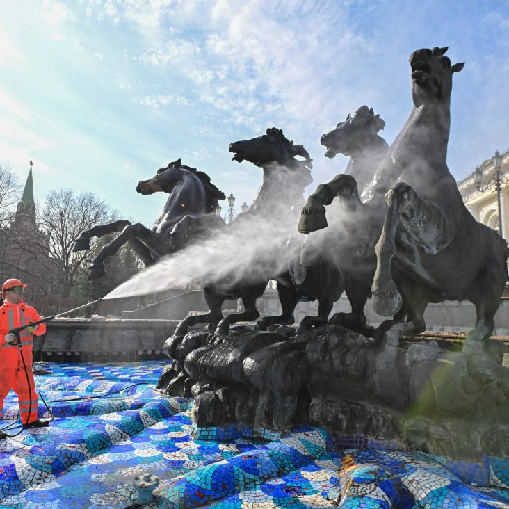 Фонтанный комплекс на Манежной площади начали готовить к открытию сезона