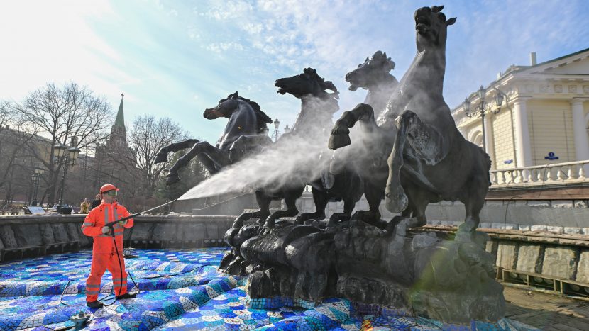 Фонтанный комплекс на Манежной площади начали готовить к открытию сезона