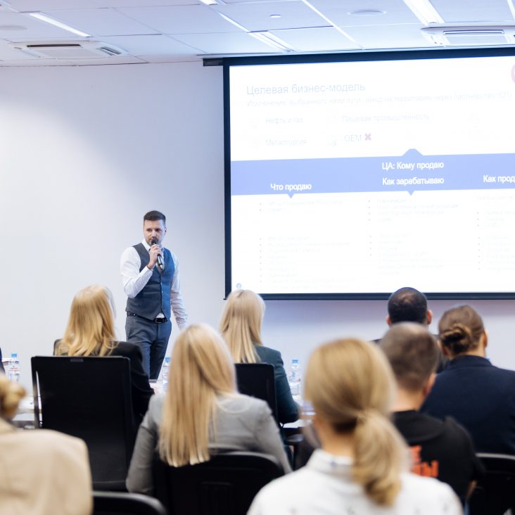 От вебинаров до очных семинаров: какие форматы предлагает "Московская школа экспортера"