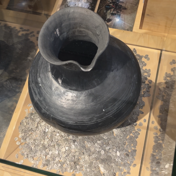 Более 85 тысяч монет: в Музее Москвы представили клад XVII века из палат Аверкия Кириллова