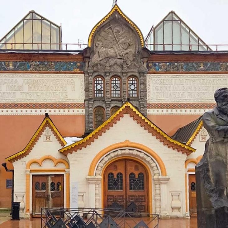 Резные двери главного здания Третьяковской галереи в Москве восстановят до конца года