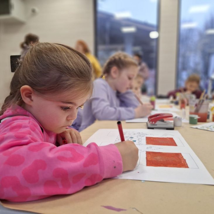 До конца весны в парках Москвы будет открыта запись на бесплатные тематические кружки