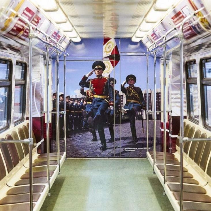 В честь защитников: в московском метро запустили поезд в честь 10-летия Росгвардии