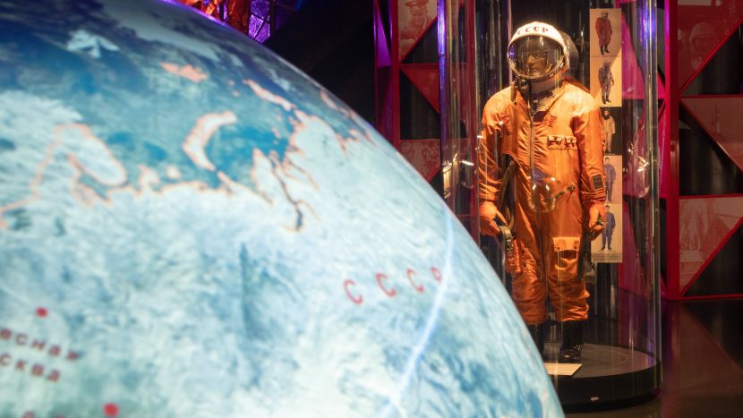 Спрос на книги о космосе вырос перед Днём космонавтики