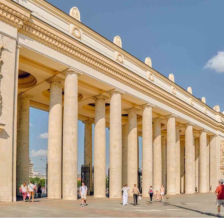 Арку главного входа Парка Горького отремонтируют в Москве