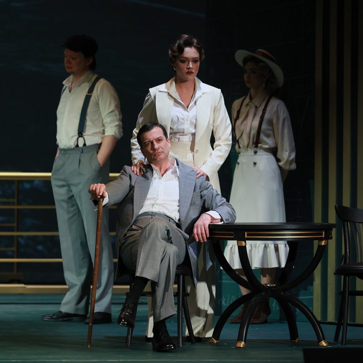 Малый театр представил спектакль "Проект инженера Гарина" по роману Алексея Толстого