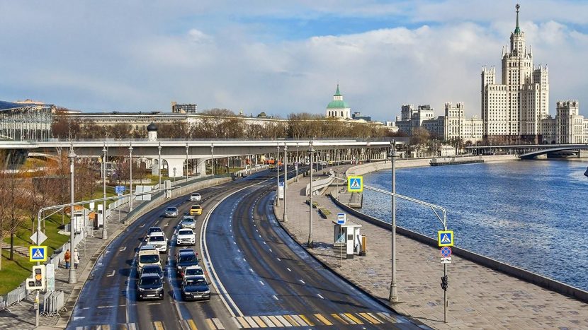Движение в трех округах столицы временно ограничат