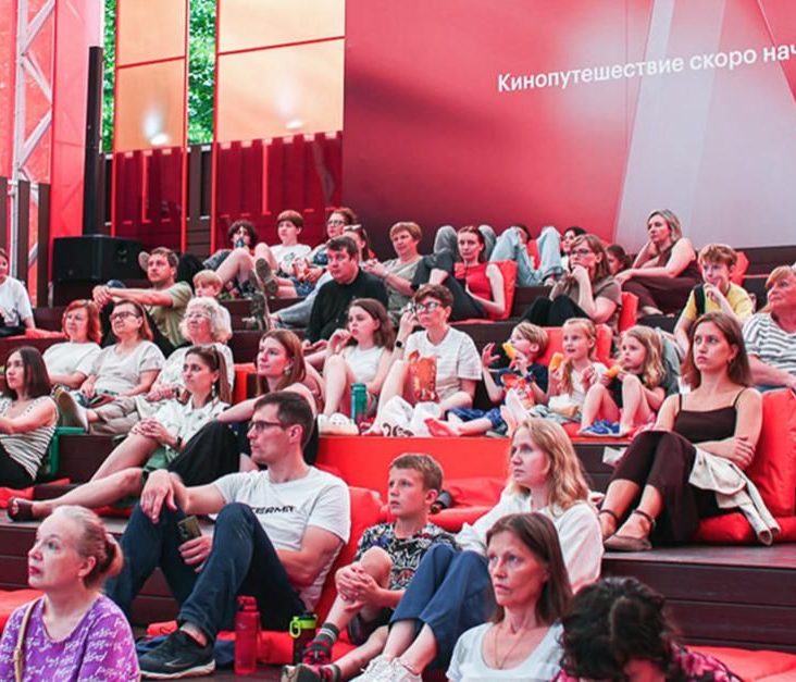 Фильмы под летним небом: на Северном речном вокзале работает кинотеатр