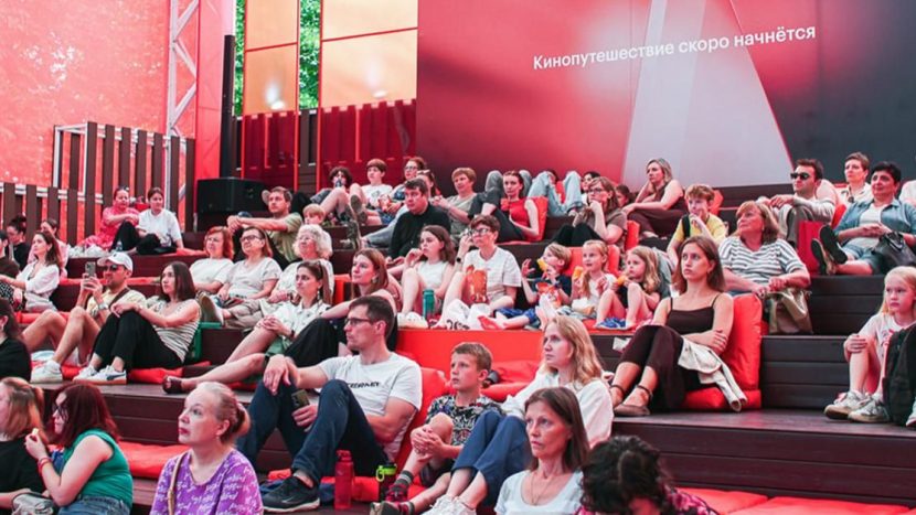 Фильмы под летним небом: на Северном речном вокзале работает кинотеатр