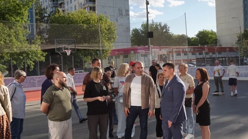 В Южном Тушине, Митине и Хорошёво-Мнёвниках приведут в порядок дворы и построят катки