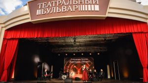 От спектаклей до концертов: что ждет посетителей московского фестиваля "Театральный бульвар" в июле