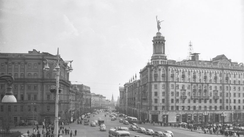 "Дом под юбкой": на пересечение Тверской улицы и Тверского бульвара может вернуться фигура "балерины"