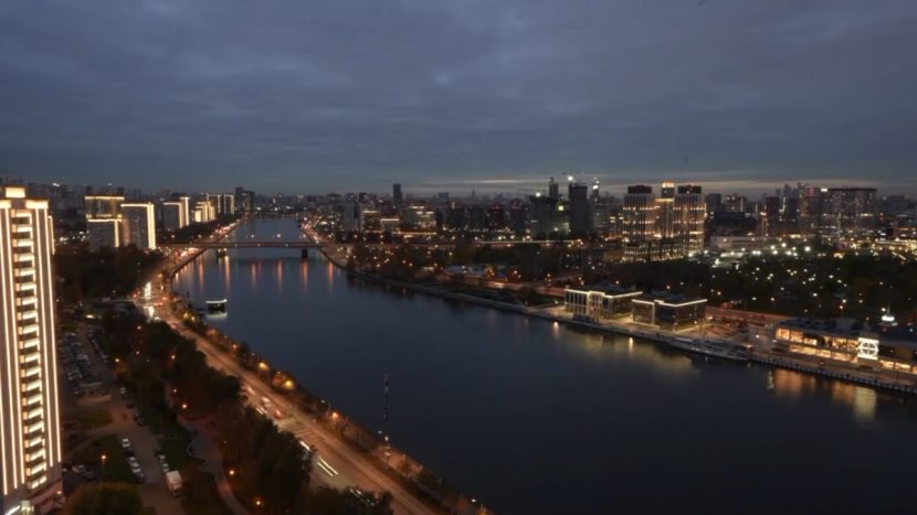 Уличное освещение в Москве перевели на зимний режим