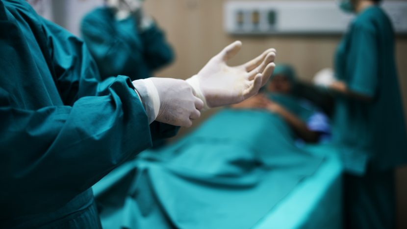 Врачи центра Блохина спасли 83-летнюю пациентку от рака перед свадьбой