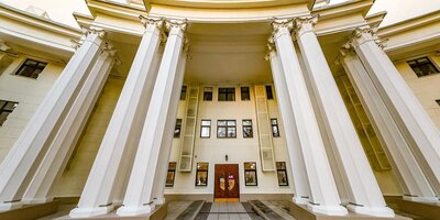 В Москве завершили ремонт фасада главного здания киностудии Горького